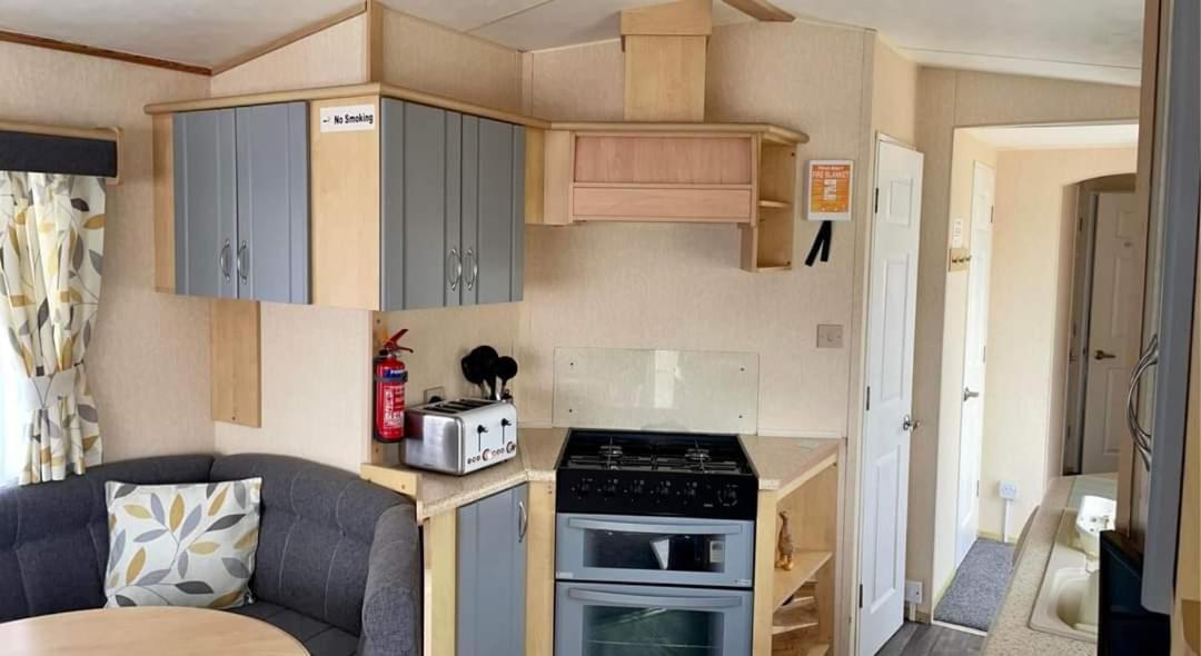 Dees Caravan Lettings Kingfisher Elm 453 Инголдмелс Экстерьер фото